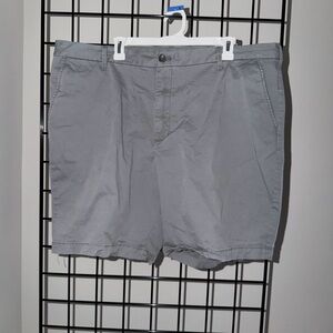 Izod Men's Flat Front Gray Shorts